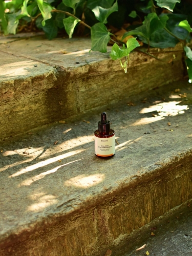 Dzika róża Serum Rozświetlające produkt 900x1200 2.jpg