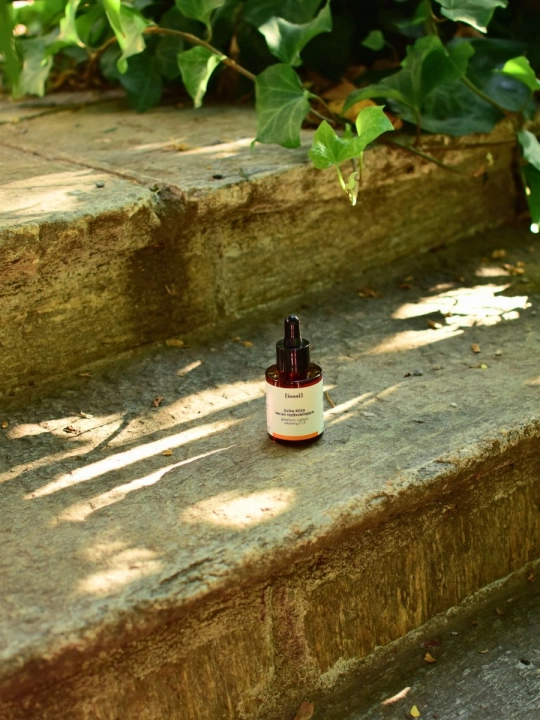 Dzika róża Serum Rozświetlające produkt 900x1200 2.jpg