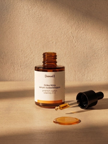 Dzika róża Serum Rozświetlające produkt 900x1200 3.jpg